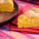 Mehko jogurtovo pecivo, ki se kar topi v ustih: pripravljeno je v samo 20 minutah (RECEPT)