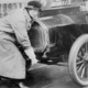 Ženski je pomagal zagnati avto in umrl - tako se je začela revolucija v avtomobilski industriji