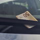 Prevara na parkiriščih: Če pod brisalci opazite bankovec za 50 evrov, se ga ne dotikajte, samo nadaljujte z vožnjo