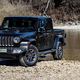 Test: Jeep Gladiator 3.0 V6 Multijet Overland (2022) // V poplavi sodobnih križancev nikakor ne bo ostal neopažen. Pa lahko ponud še kaj več?