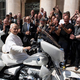 BMW R 18 je postal nebeški stroj – s papeževim avtogramom in vatikanskim grbom
