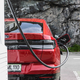 Zanimanje mladih za elektriko vse manjše, bistveno bolj jim “diši” bencin