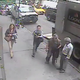VIDEO: Kar odkorakal je z vedrom polnim zlata. Zdaj ga mrzlično iščejo | Cekin.si