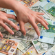 Dve znamenji, v katerih so rojeni najbolj pohlepni ljudje | Cekin.si