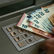 Kaj storiti, ko ti po pomoti nakažejo skoraj 400.000 evrov? | Cekin.si