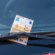 Če na vetrobranskem steklu avtomobila opazite bankovec za 50 evrov, se takoj umaknite na varno | Cekin.si