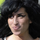 Amy Winehouse prodaja kokain, Osama bin Laden pa travo in 'crack'