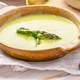 Najbolj okusen RECEPT za kremno špargljevo juho, ki ga boš zagotovo pripravila več kot enkrat