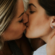 "Česa sem se naučila po prvi seksualni izkušnji z žensko?" (iskrena izpoved Cosmo novinarke)