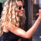 Na police prišla kultna mala siva obleka, ki jo je nosila Carrie Bradshaw (to bo NAJ obleka tega poletja)