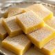 Za te božanske limonine kocke potrebujete le 7 sestavin (VIDEO RECEPT)