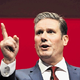 Na čelu laburistov odslej kraljičin vitez Keir Starmer