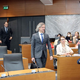 DVE TRETJINI ZAPOSLENIH ZASLUŽI MANJ OD POVPREČNE PLAČE: Golobova načrta za hrano in stanovanja, a najprej zdravstvo