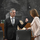 #VoxPopuli Jutri v časopisu: kaj si javnost misli o potezah premierja in pretresih znotraj vlade?