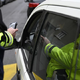 Pijani za volan: ženska zapeljala v jarek, moški »parkiral« kar sredi ceste