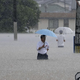Na Japonskem poplave in več zemeljskih plazov, več sto tisoč ljudi evakuiranih