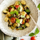 #recept Njoki s pestom, gobami, bučko in češnjevci