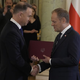 Tusk na težavni poti vračanja k vladavini prava