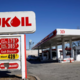 ZDA odpravile sankcije proti bencinskim servisom Lukoila izven Rusije