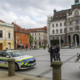 Policija išče roparja s kolesarsko čelado, ki je grozil prodajalki
