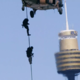 (VIDEO) Incident na Jarunu: Helikopter Black Hawk med vajo zadel drevo