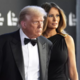 Donalda in Melanio Trump izžvižgali ob prihodu na premiero