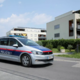 V stanovanju treh odraslih moških našli napol mrtvo 17-letnico