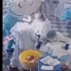(VIDEO) Močan potres presenetil kirurge med posegom