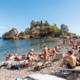 Idilično kopanje ali smrtonosna past? Tiha kriza, ki se odvija v našem morju
