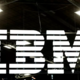 IBM z dobičkom presegel pričakovanja, delnice vseeno navzdol