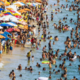 Ko na plaži zaploskajo, ne gre za aplavz, ampak za nekaj precej bolj resnega