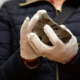 Medtem ko je dremala na kavču, jo je zadel meteorit