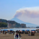 Zaradi požara turistom prepovedali vzpon, visok dim je videti iz plaže