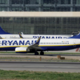 Ryanair z novim pravilom, ki je znova sprožil burne odzive. Kaj morate vedeti?