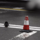 81-letni pešec stopil na cesto pred kolesarja in pristal v bolnišnici