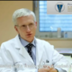 Poglobili smo se v vprašanje, kdo in zakaj krade obraze naših zdravnikov