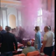 (VIDEO) Seja mestnega sveta v Zaječarju: poletele dimne bombe in plastenke z vodo