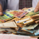 V osmih mesecih milijarda evrov primanjkljaja