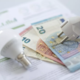 Skriti strošek, ki vas na položnici za elektriko letno stane tudi 150 evrov