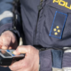 Pijan, brez vozniške in s puško v avtu bežal pred policisti