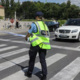 Voznik trčil v peško, njegov avto je tovornjak porinil v nadstrešek