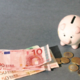 Visok proračunski primanjkljaj in poslabšana napoved rasti