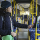 Višje globe na mestnih avtobusih: izboljšali bi disciplino pri nakupih in potrjevanju vozovnic