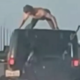 (VIDEO) Plesal na strehi avta, ob trčenju ga je katapultiralo na cesto