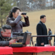 Kim Jong Un na strelišču s hčerko. Eden od posnetkov bi bil lahko delo UI