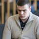 Policist doma s službeno pištolo "po nesreči" v glavo ustrelil dekle