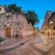 Med zgodovino in vrvežem: Zakaj je Marmontova ulica več kot le turistična atrakcija?