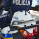 Avstrijca vrglo iz ovinka, trčil je v slovenskega motorista