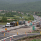 NOVA NESREČA NA DELOVIŠČU PRI POSTOJNI: Avto po silovitem trčenju zgorel