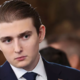 Jabolko ne pade daleč od drevesa? Barron Trump bo služil z izdelkom, ki buri duhove